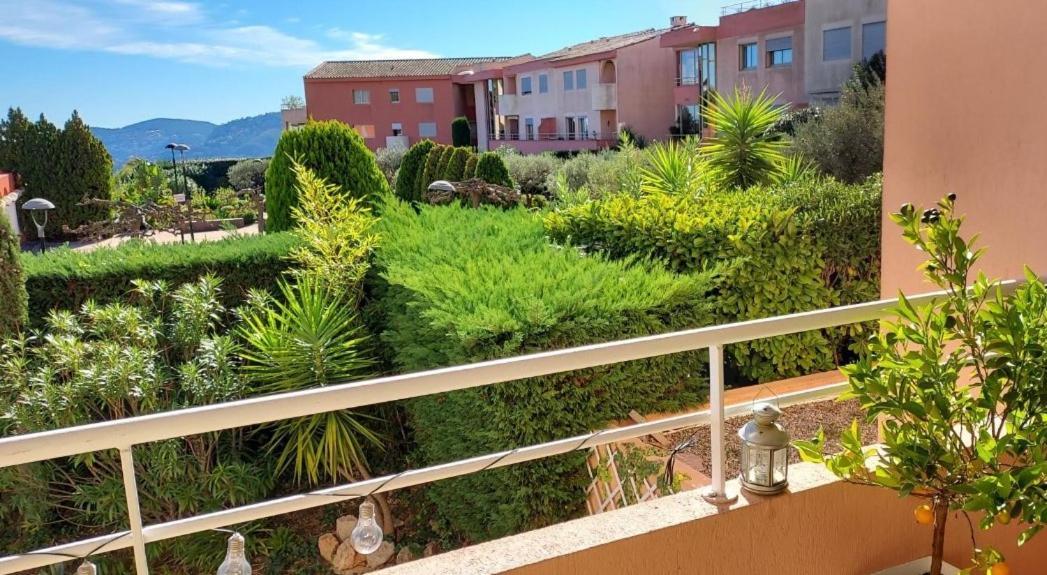 Chambre Lit 2 Personnes Dans Appartement Du Logeur Mandelieu Exterior foto